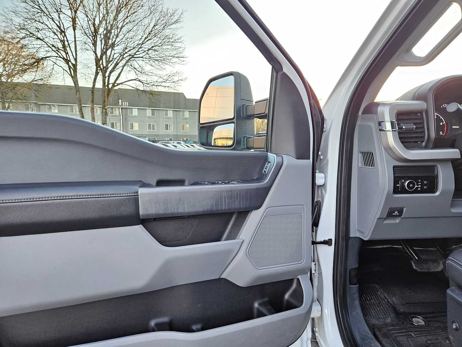 2023 Ford Super Duty F-350 SRW XLT