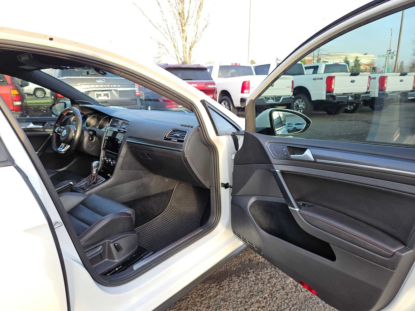 2019 Volkswagen Golf GTI SE