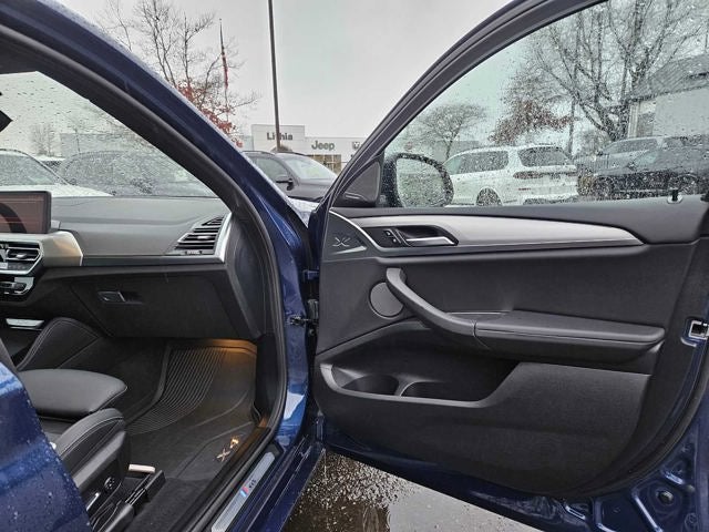 2025 BMW X4 xDrive30i