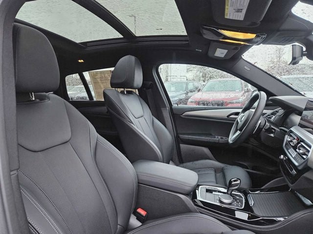 2025 BMW X4 xDrive30i