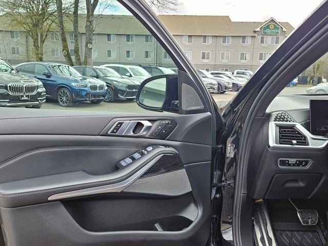 2023 BMW X7 M60i M60i