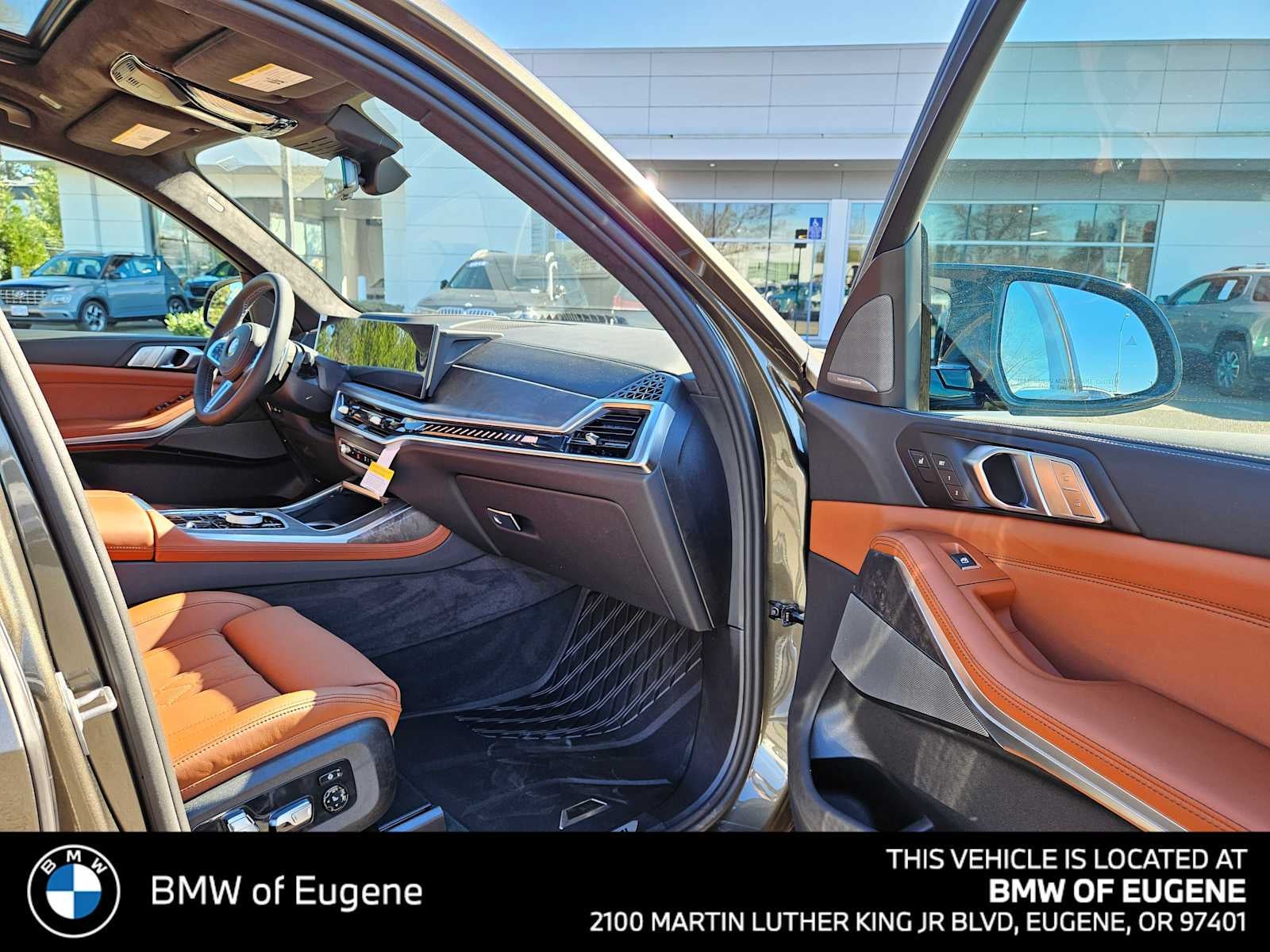 2026 BMW X7 M60i M60i