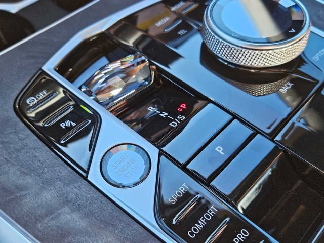 2026 BMW X7 M60i M60i