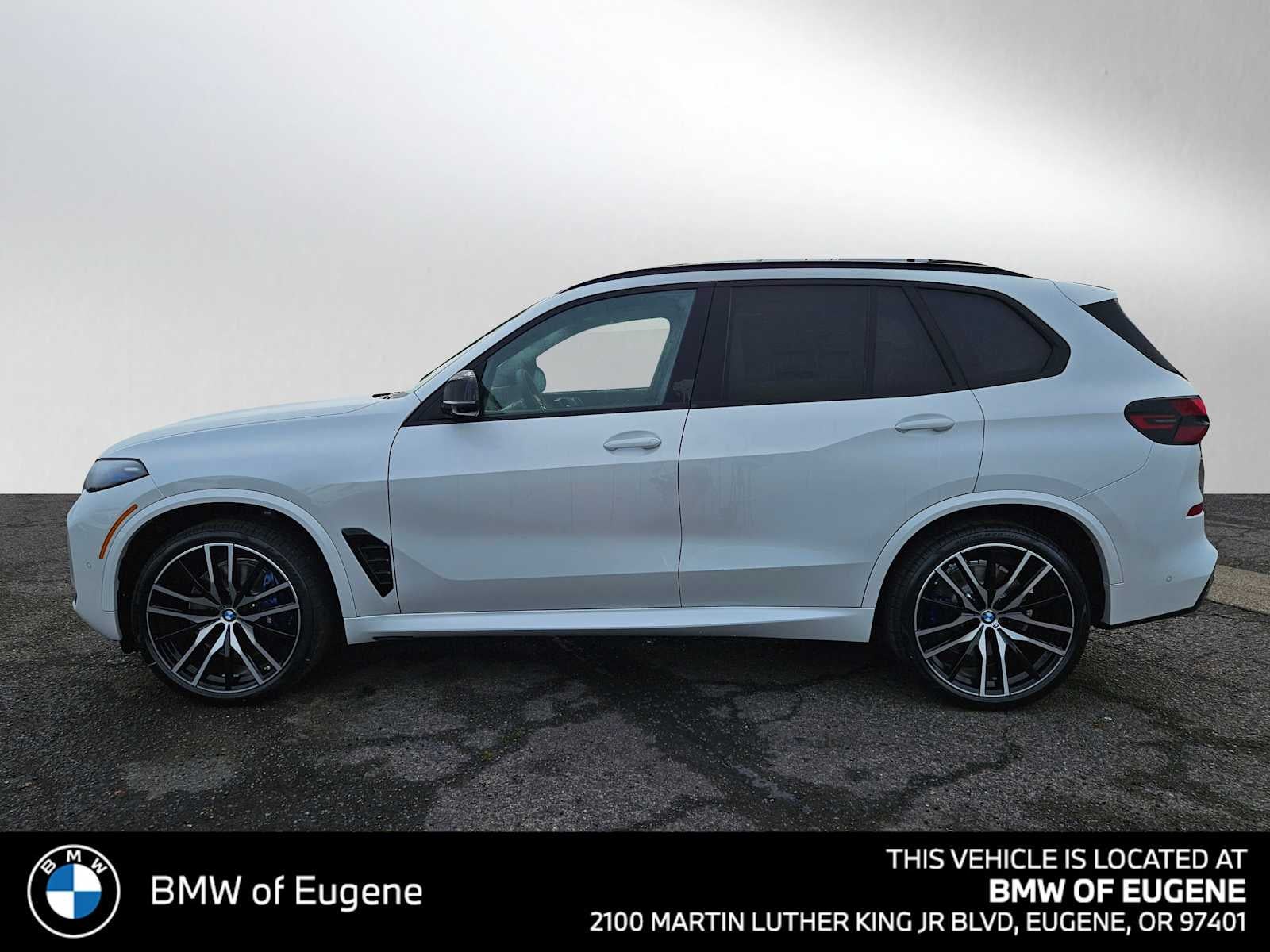 2026 BMW X5 M60i M60i