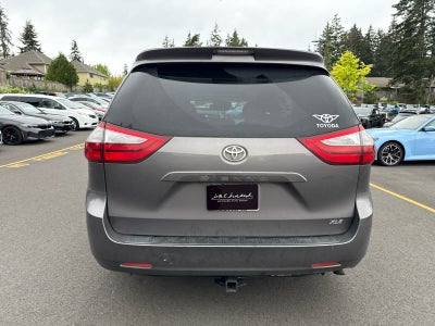 2016 Toyota Sienna XLE