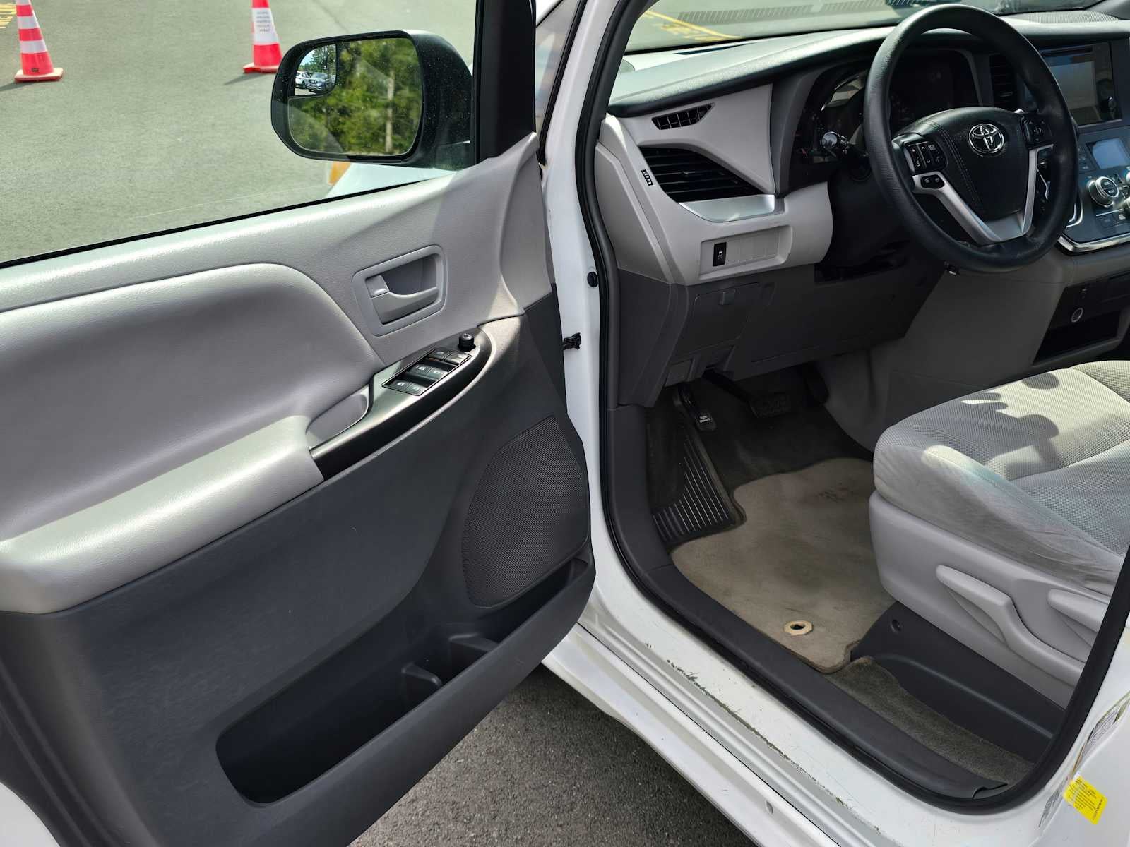 2017 Toyota Sienna L