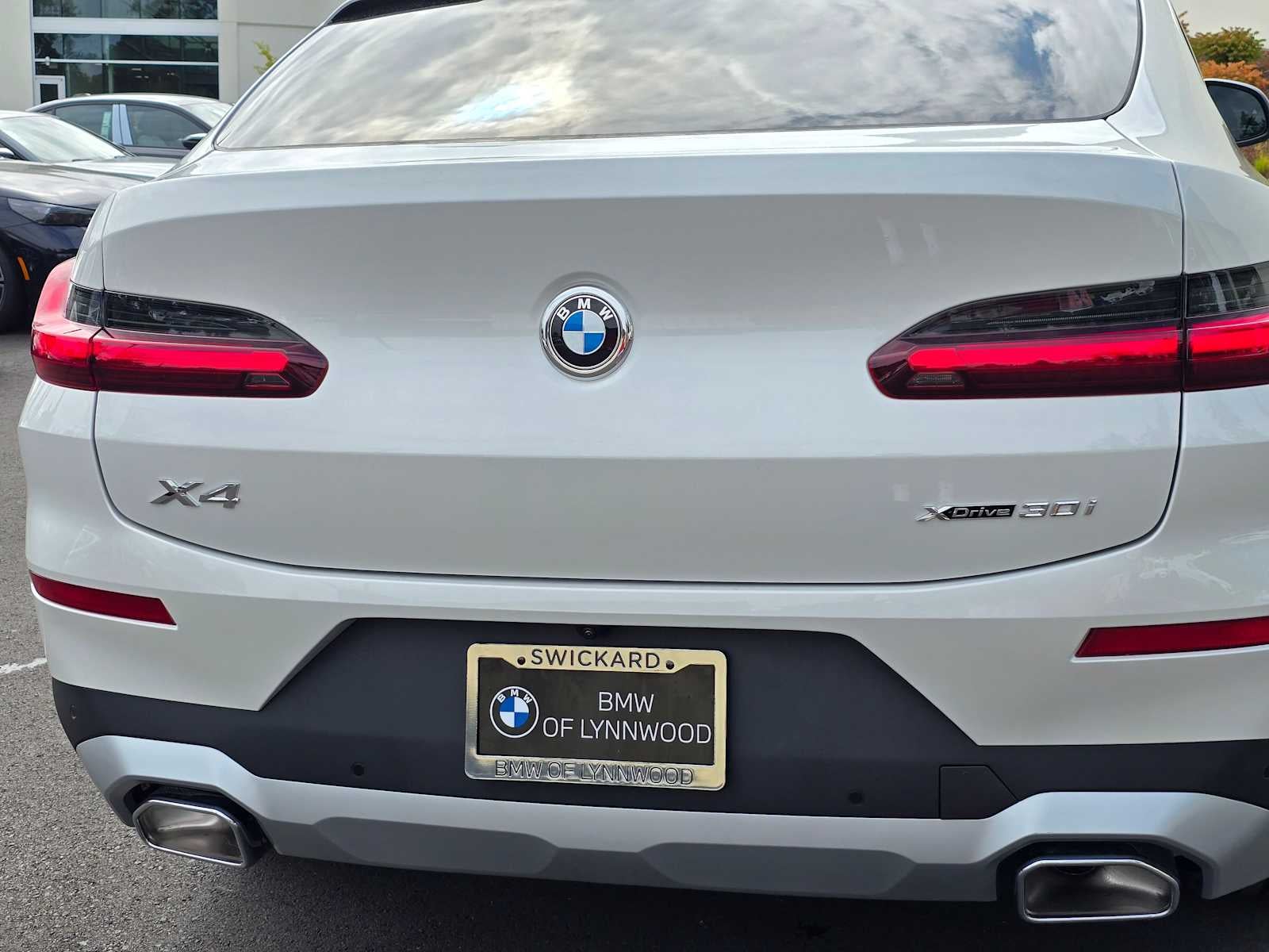 2025 BMW X4 xDrive30i