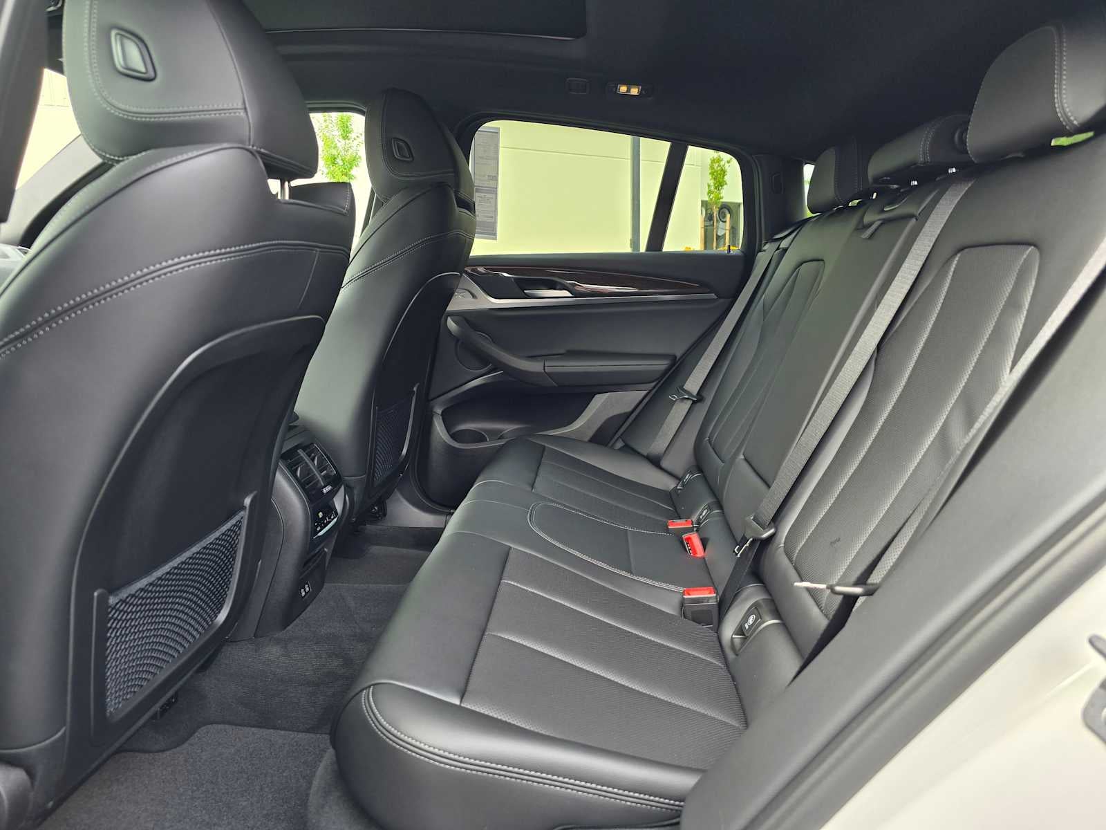 2025 BMW X4 xDrive30i