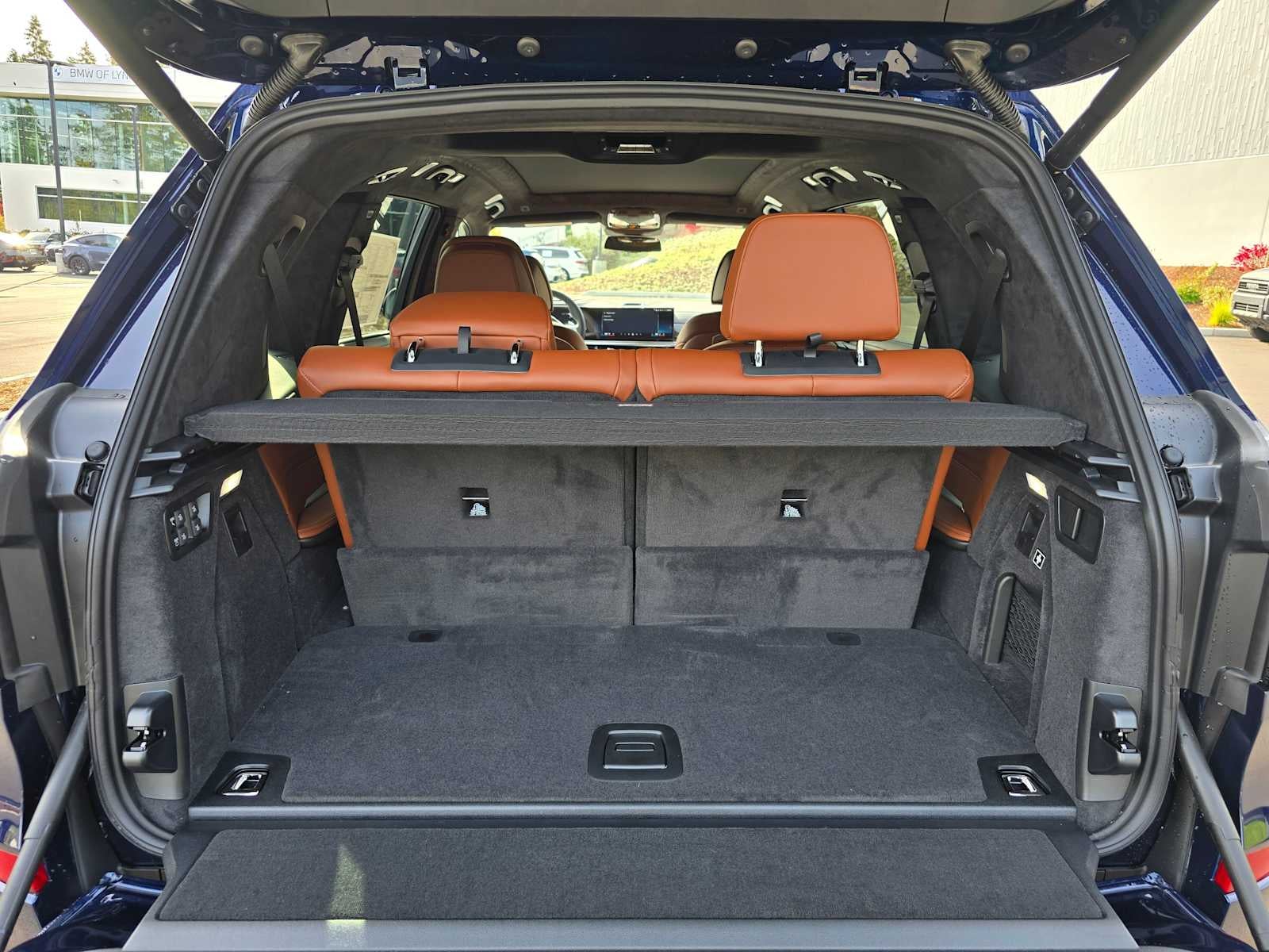 2026 BMW X7 M60i M60i