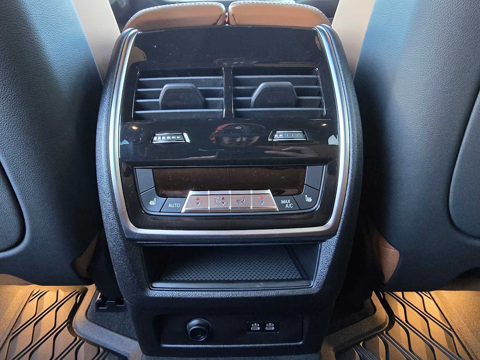 2025 BMW X5 M60i M60i