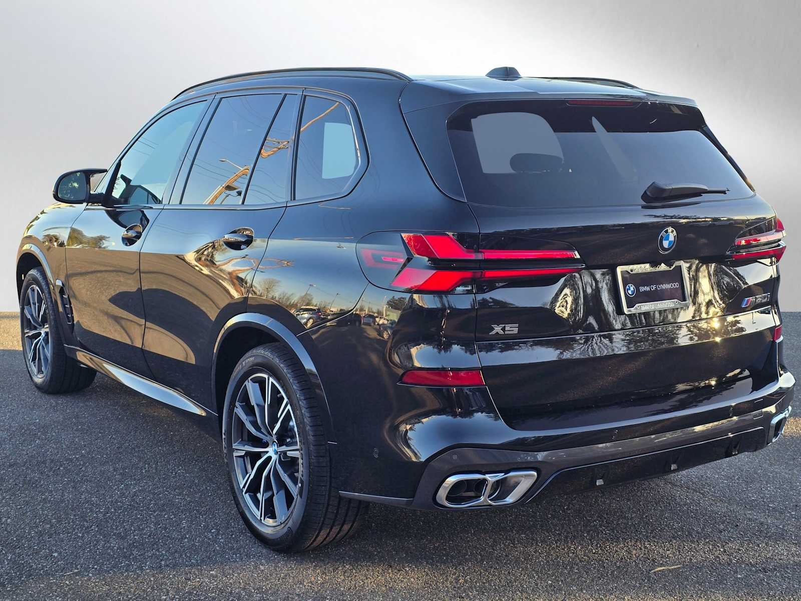 2025 BMW X5 M60i M60i