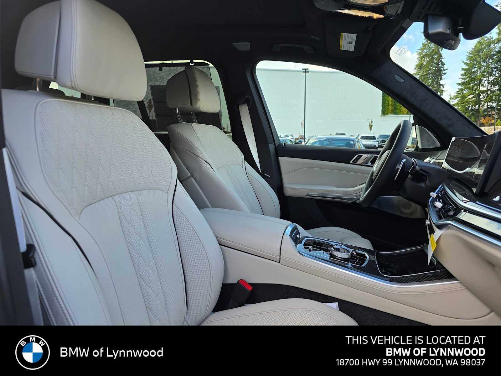 2026 BMW X5 M60i M60i