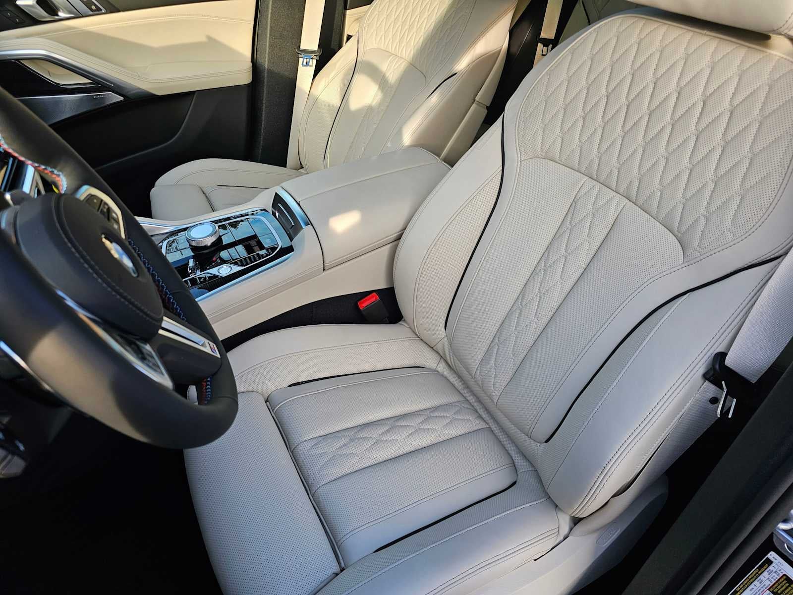 2026 BMW X6 M60i M60i