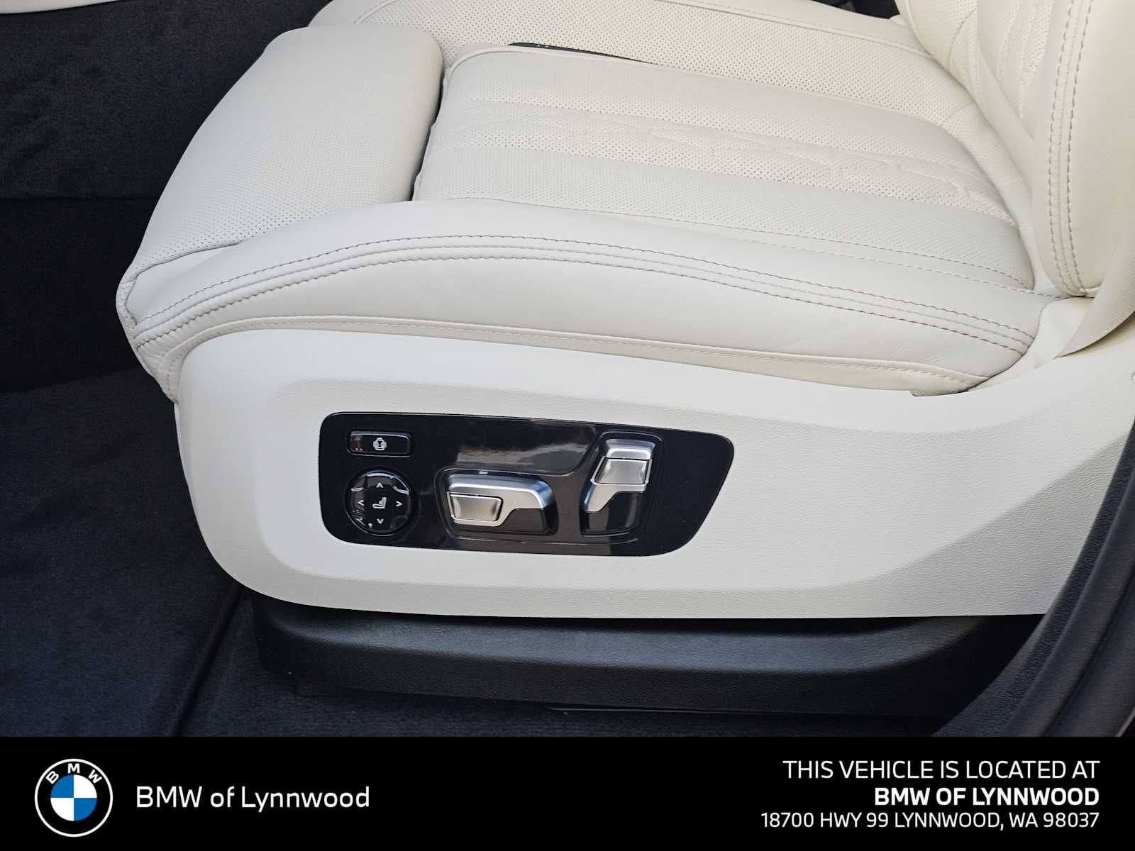 2026 BMW X6 M60i M60i