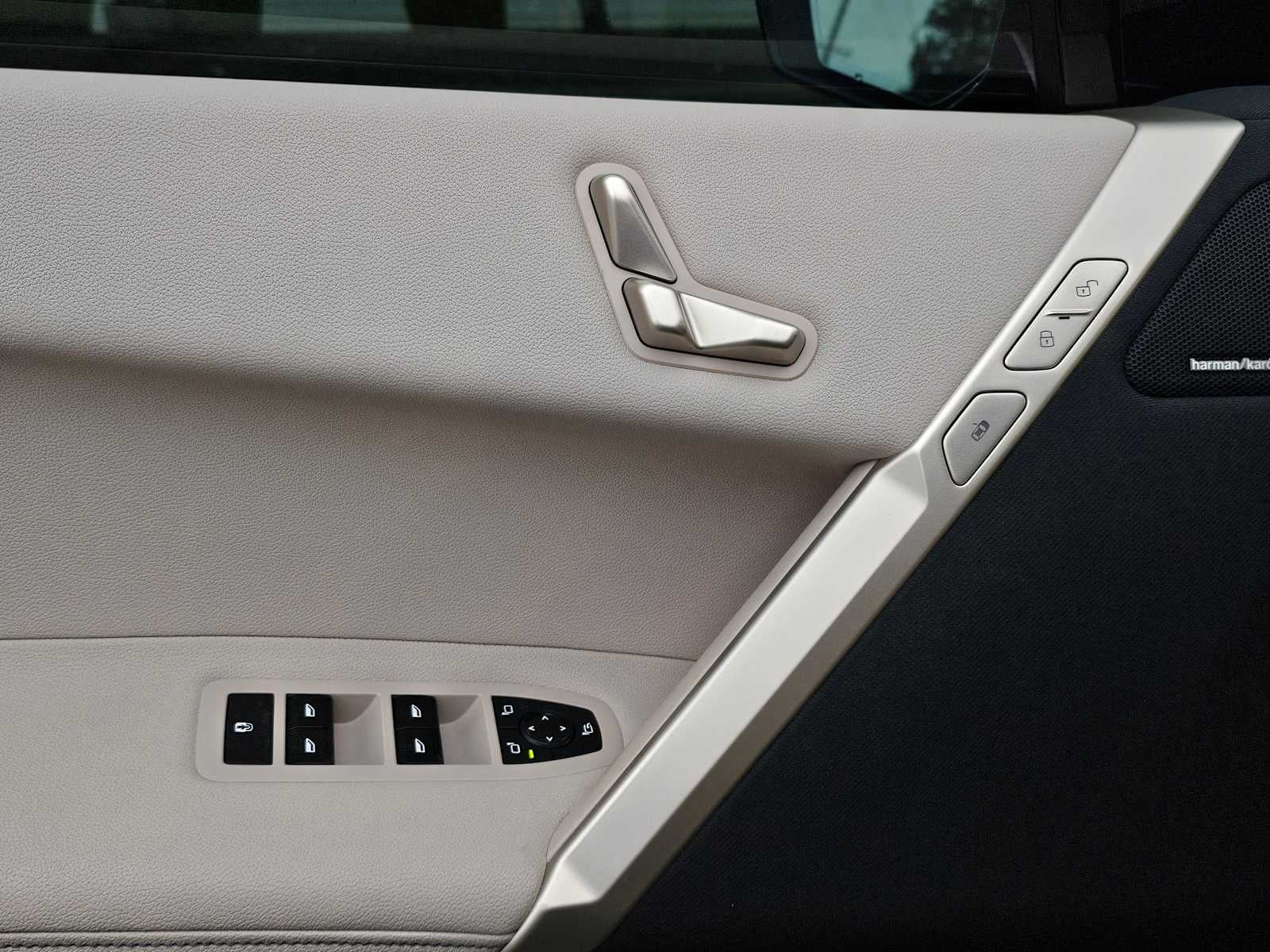 2025 BMW iX xDrive50