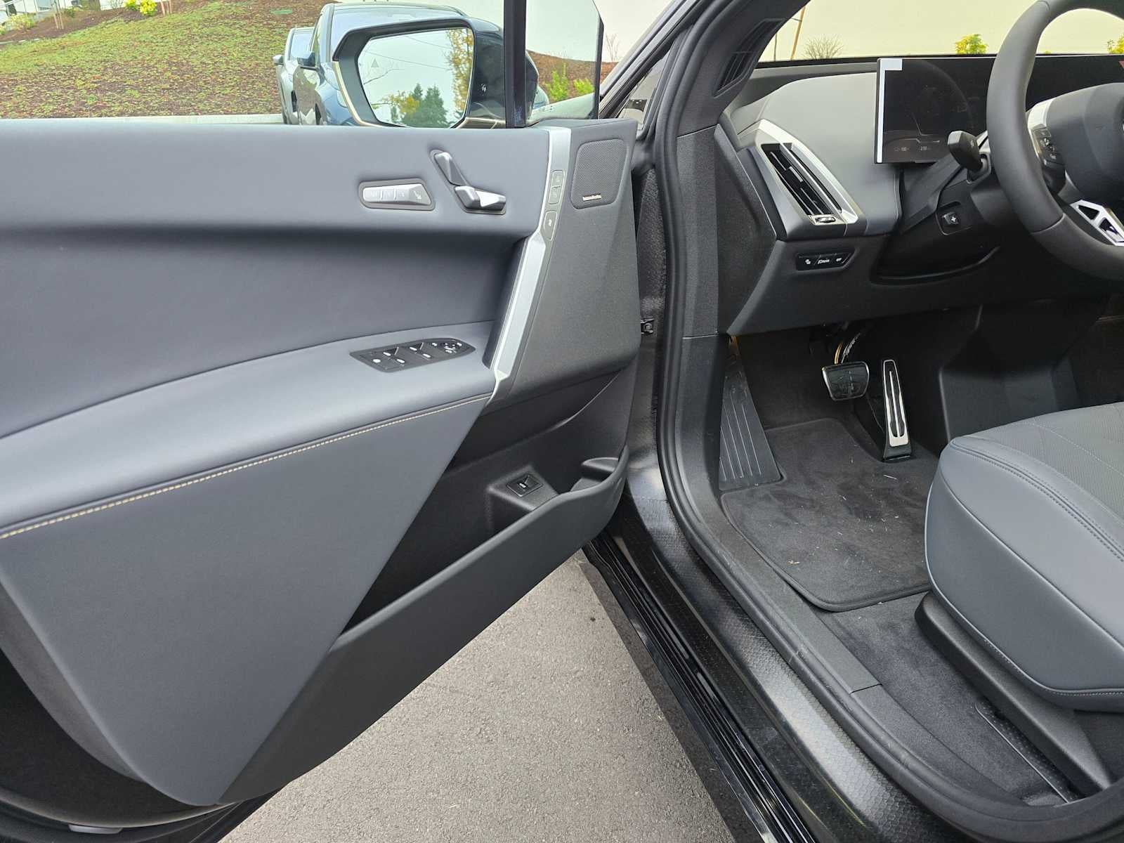 2026 BMW iX xDrive60