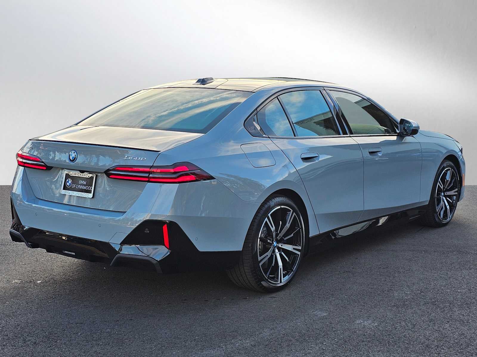 2026 BMW 5 Series 550e xDrive