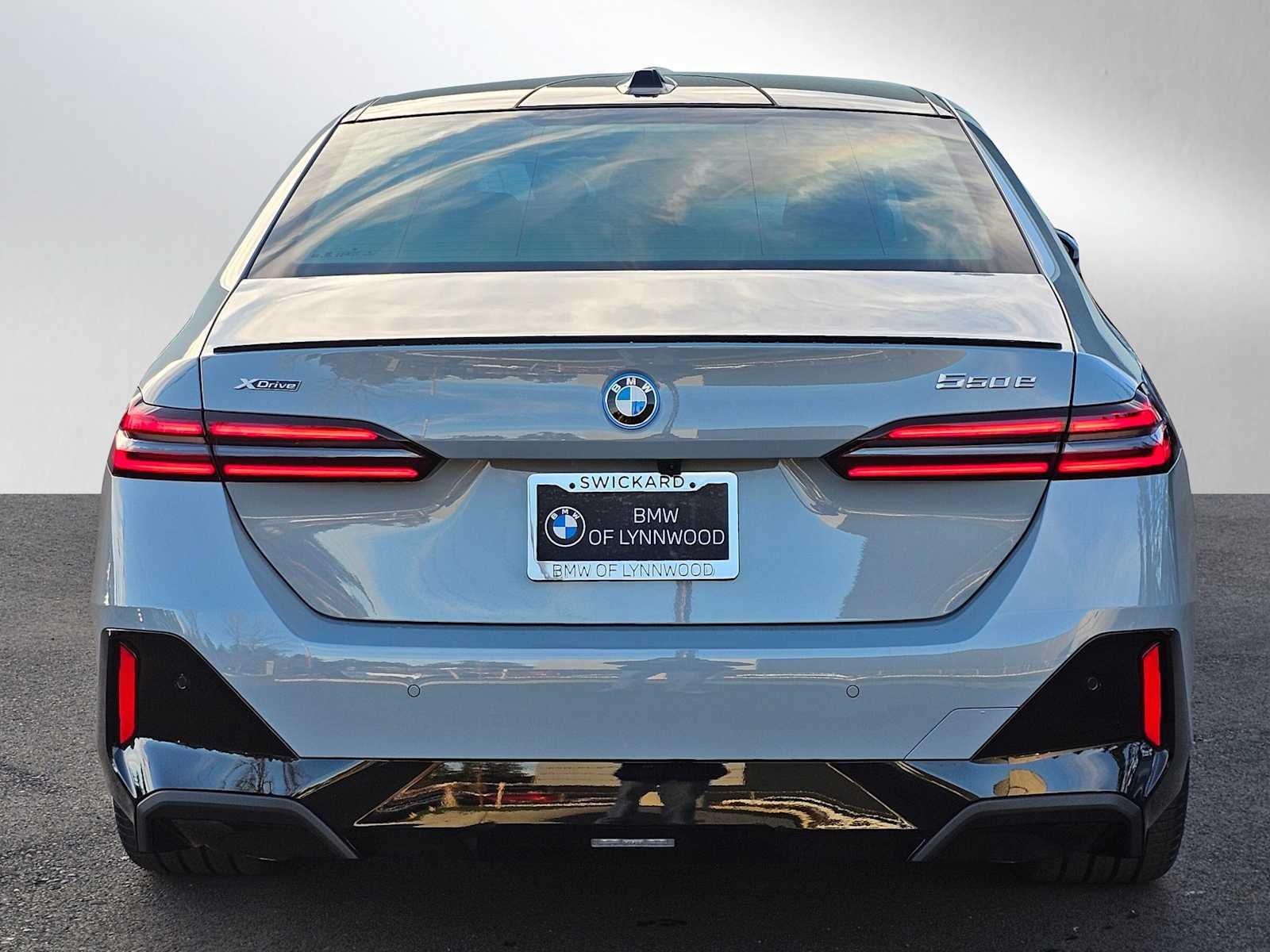 2026 BMW 5 Series 550e xDrive