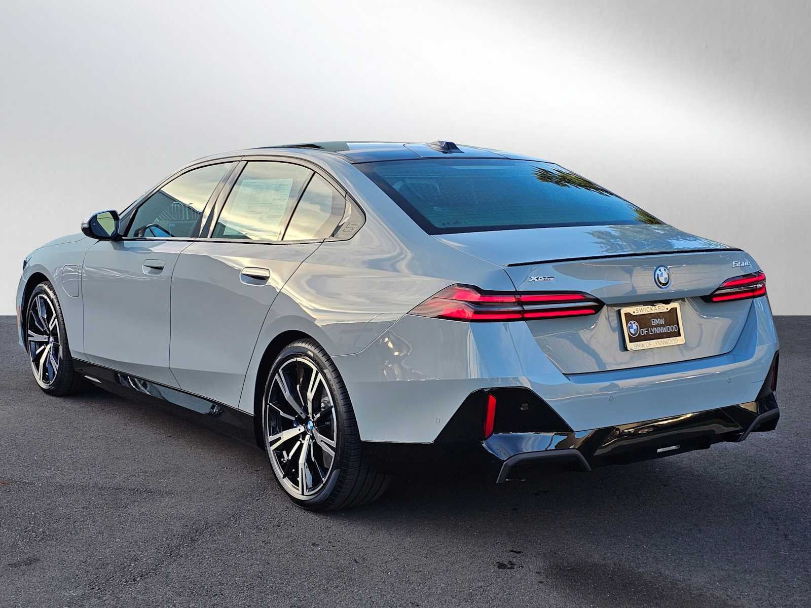 2026 BMW 5 Series 550e xDrive