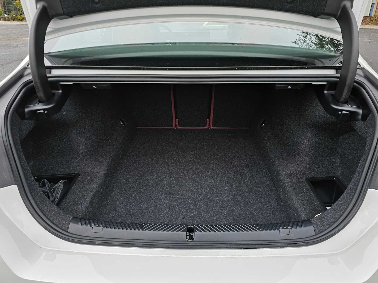 2026 BMW 550e xDrive 550e xDrive