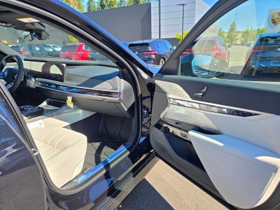 2025 BMW 7 Series 750e xDrive