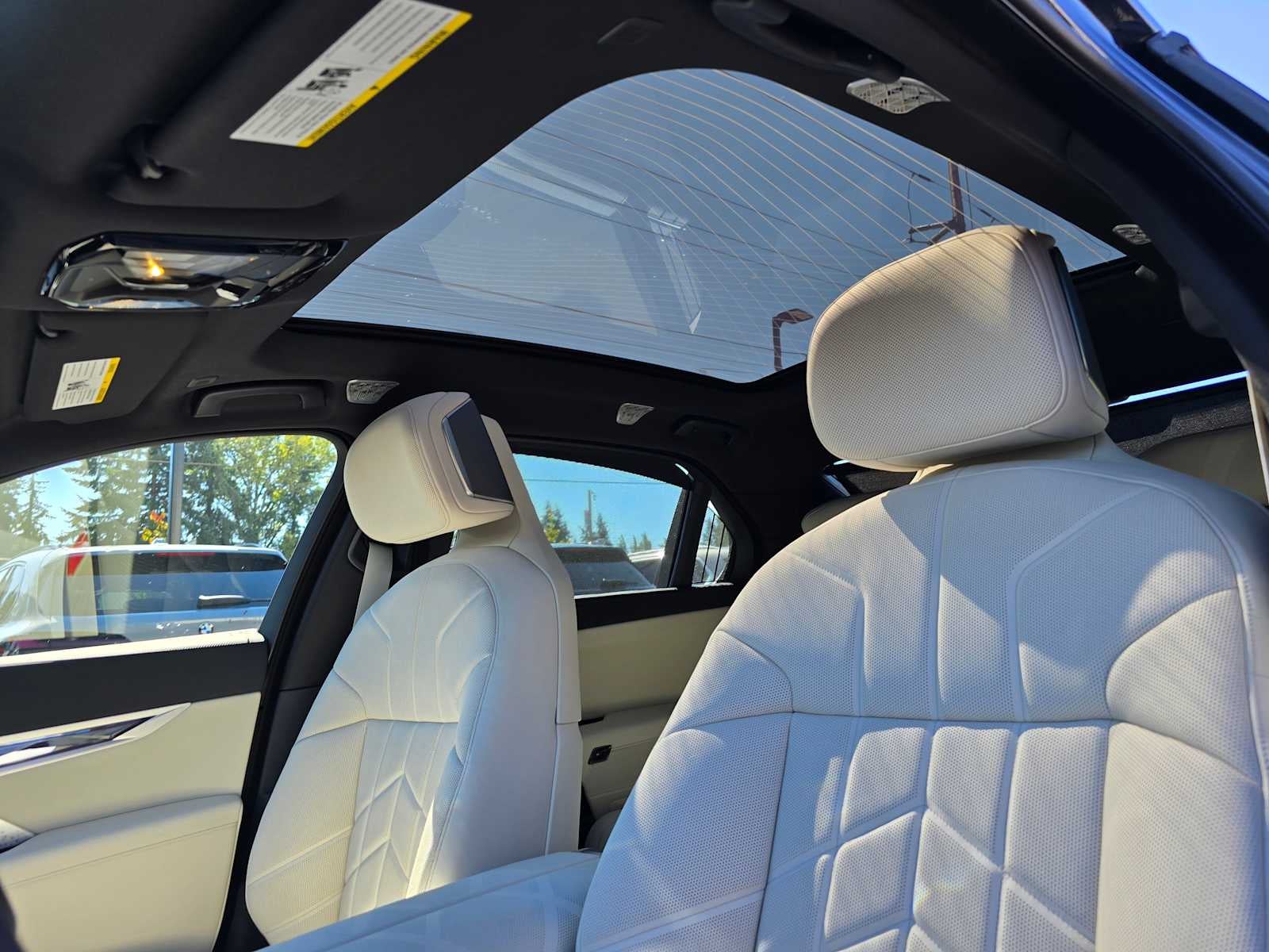 2025 BMW 7 Series 750e xDrive