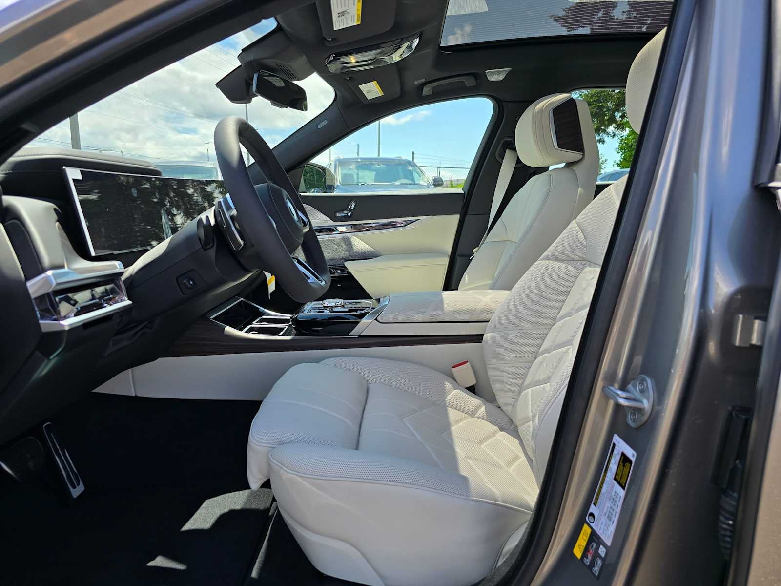 2025 BMW 7 Series 750e xDrive