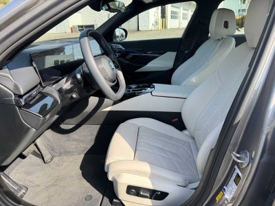 2025 BMW i5 xDrive40