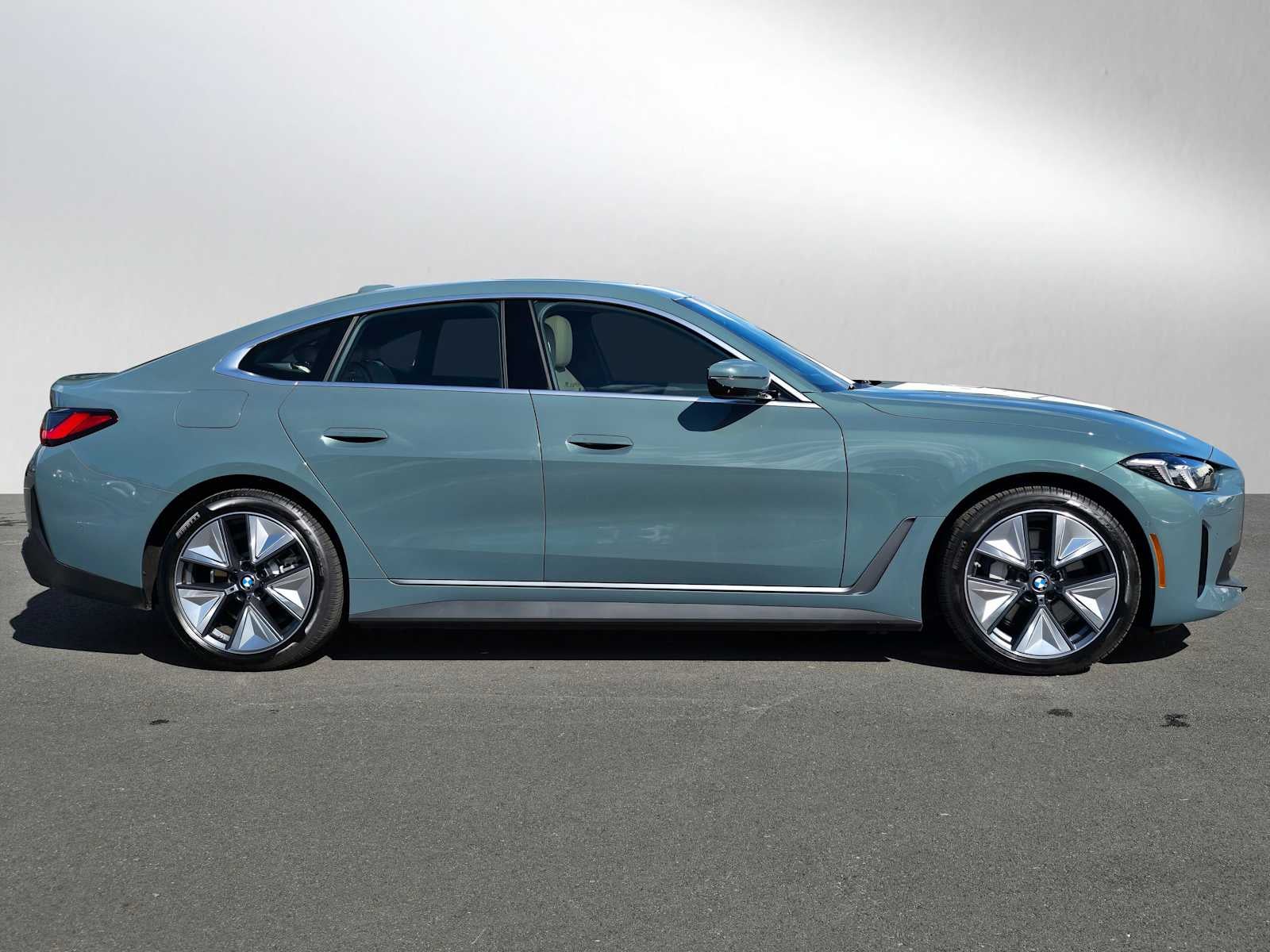 2025 BMW i4 xDrive40