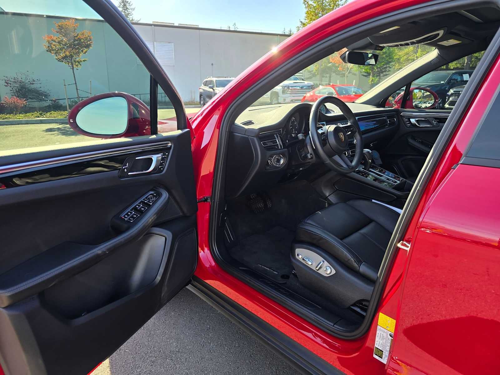 2023 Porsche Macan AWD