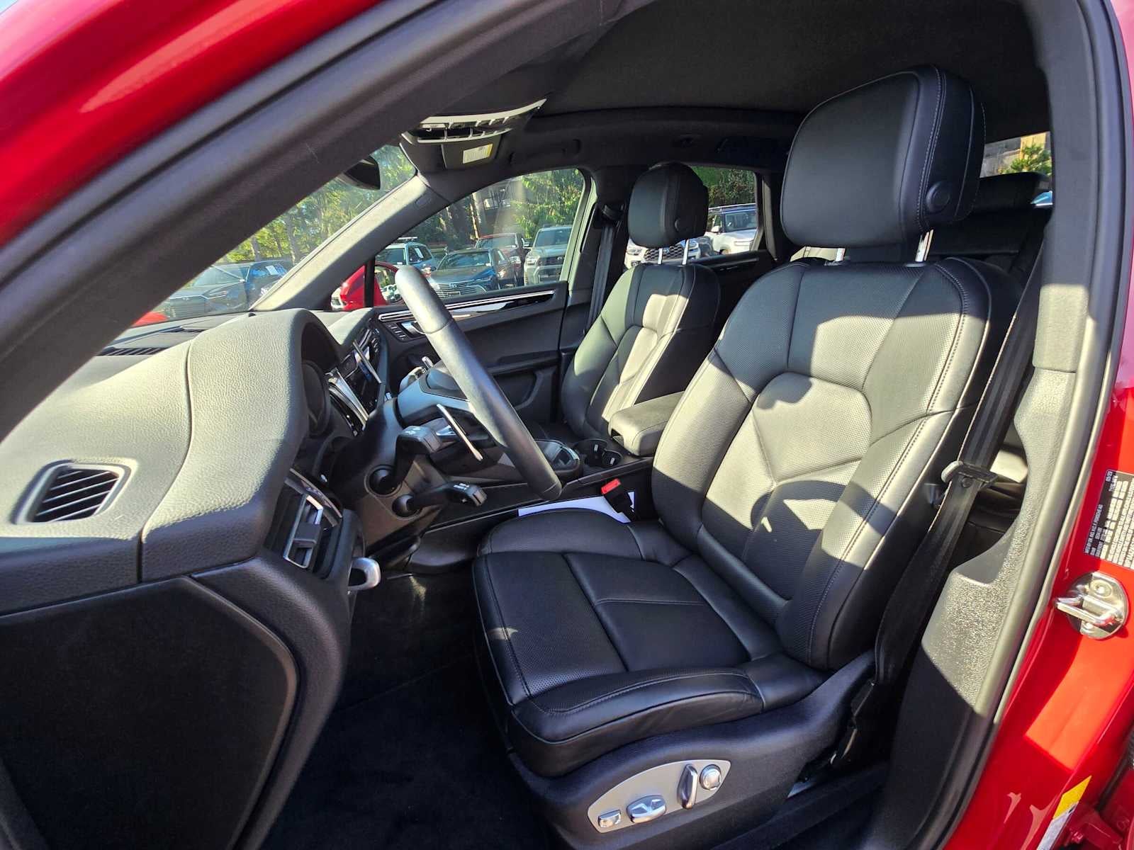 2023 Porsche Macan AWD