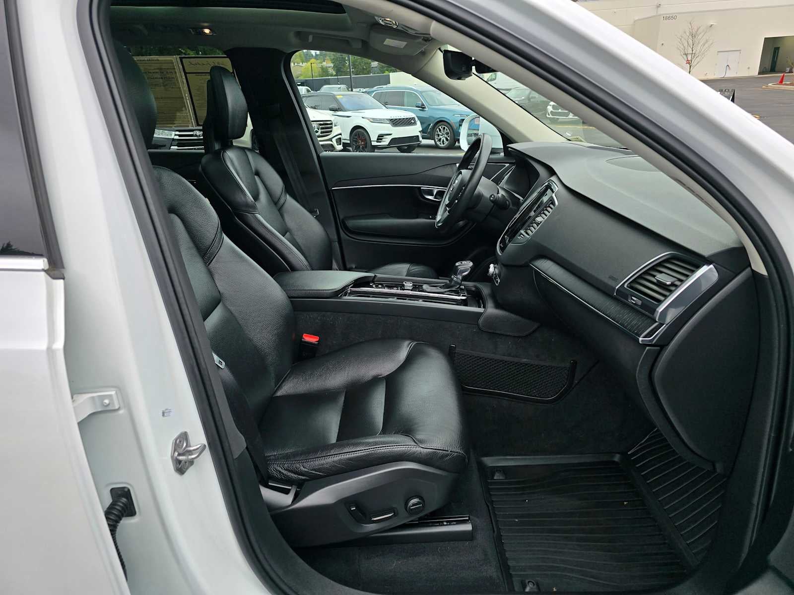 2020 Volvo XC90 Momentum