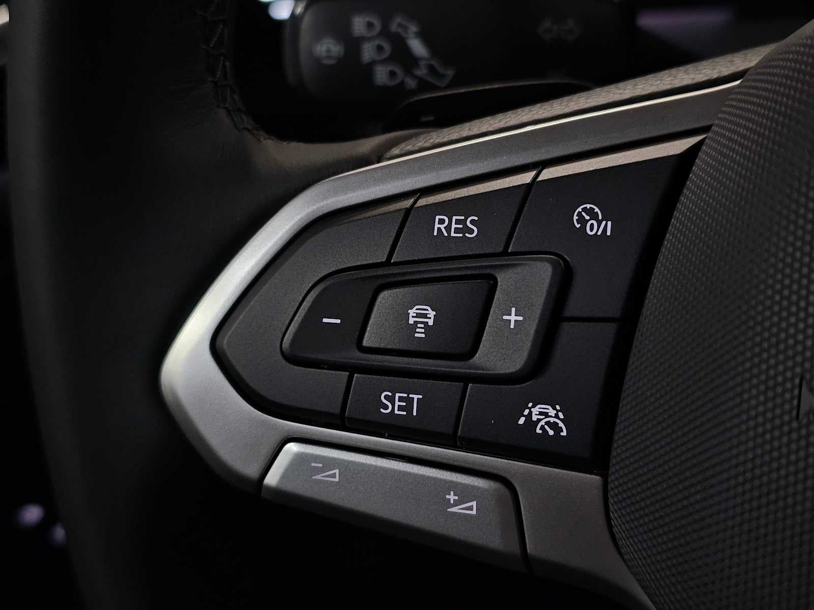 2026 Volkswagen Atlas Cross Sport 2.0T SEL R-Line Black 4MOTION