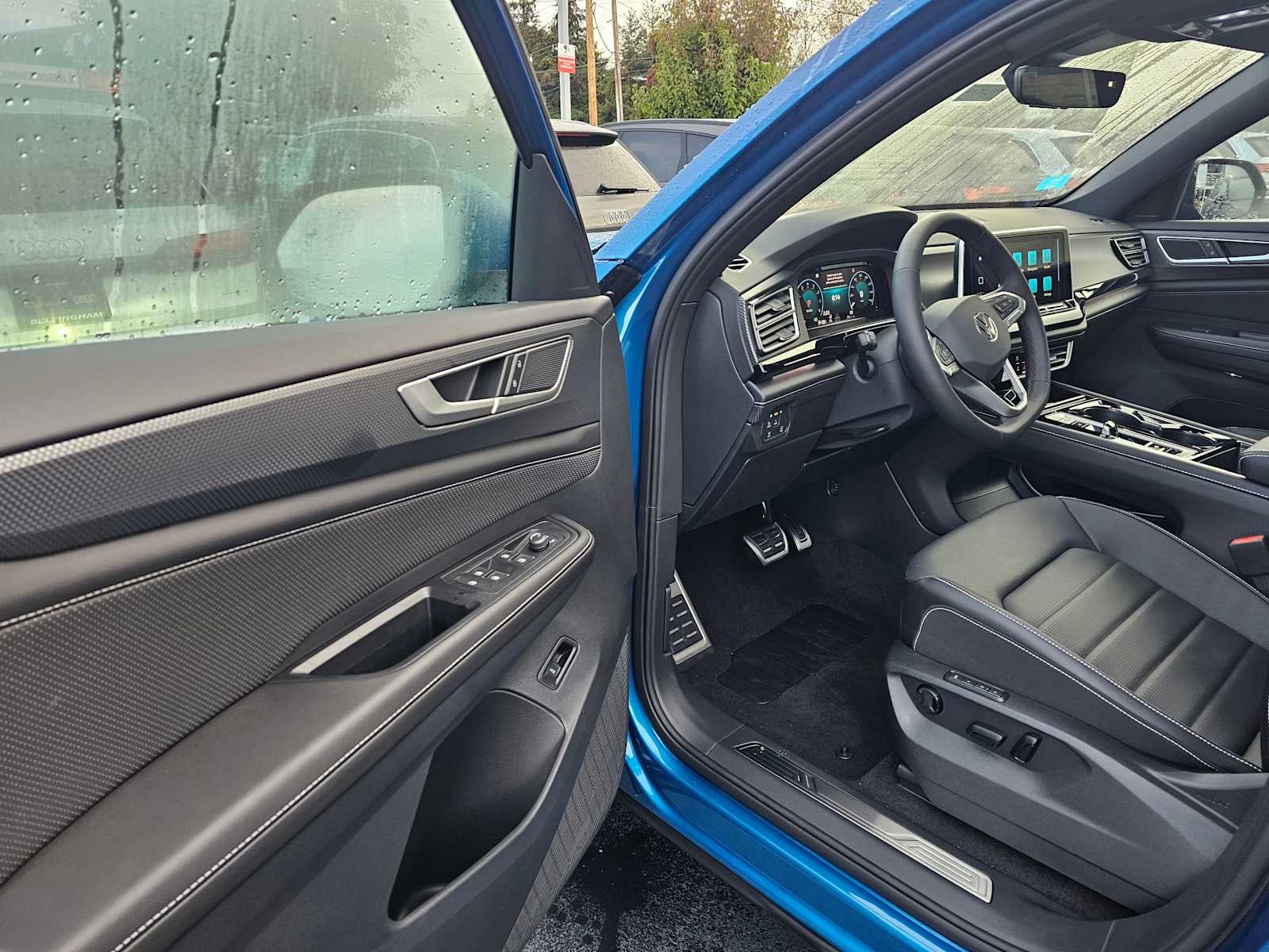 2024 Volkswagen Atlas Cross Sport 2.0T SEL R-Line 4MOTION