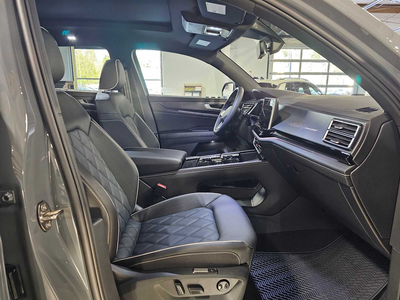 2026 Volkswagen Atlas Cross Sport 2.0T SEL Premium R-Line 4MOTION