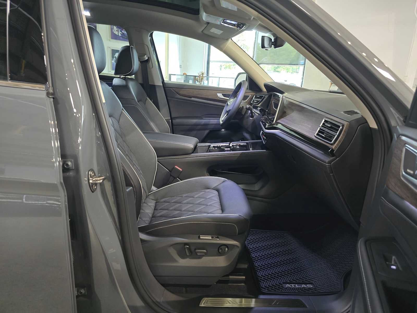 2026 Volkswagen Atlas 2.0T SEL Premium R-Line 4MOTION