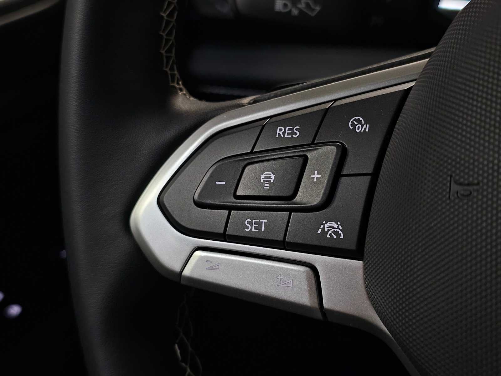 2026 Volkswagen Atlas Cross Sport 2.0T SE w/Technology 4MOTION