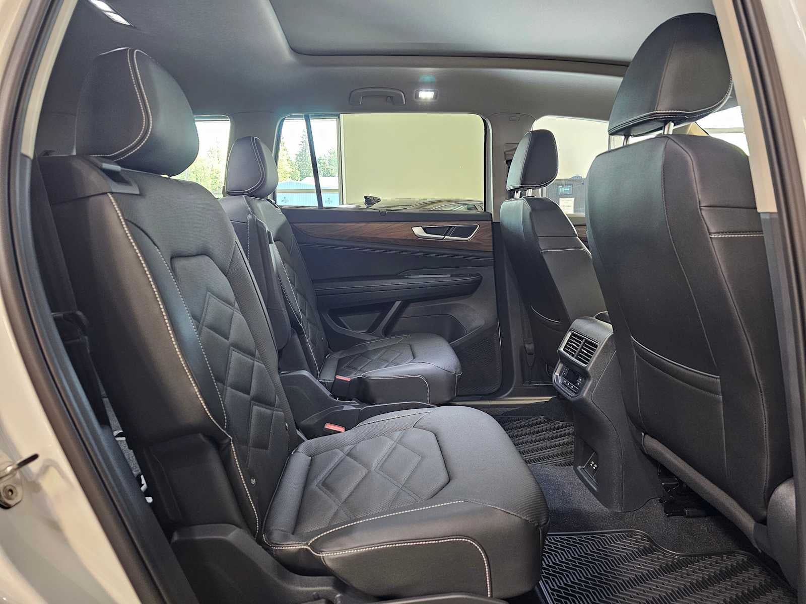 2026 Volkswagen Atlas 2.0T SE w/Technology 4MOTION