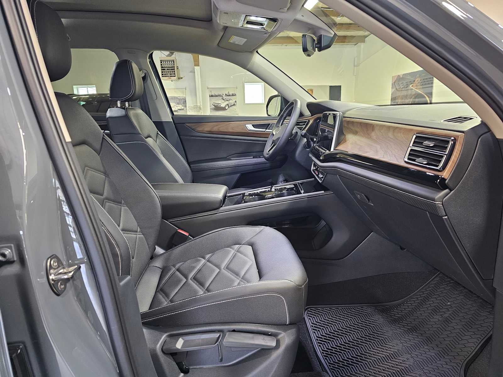 2026 Volkswagen Atlas 2.0T SE w/Technology 4MOTION