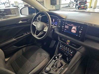 2025 Volkswagen Taos SE Black 4MOTION