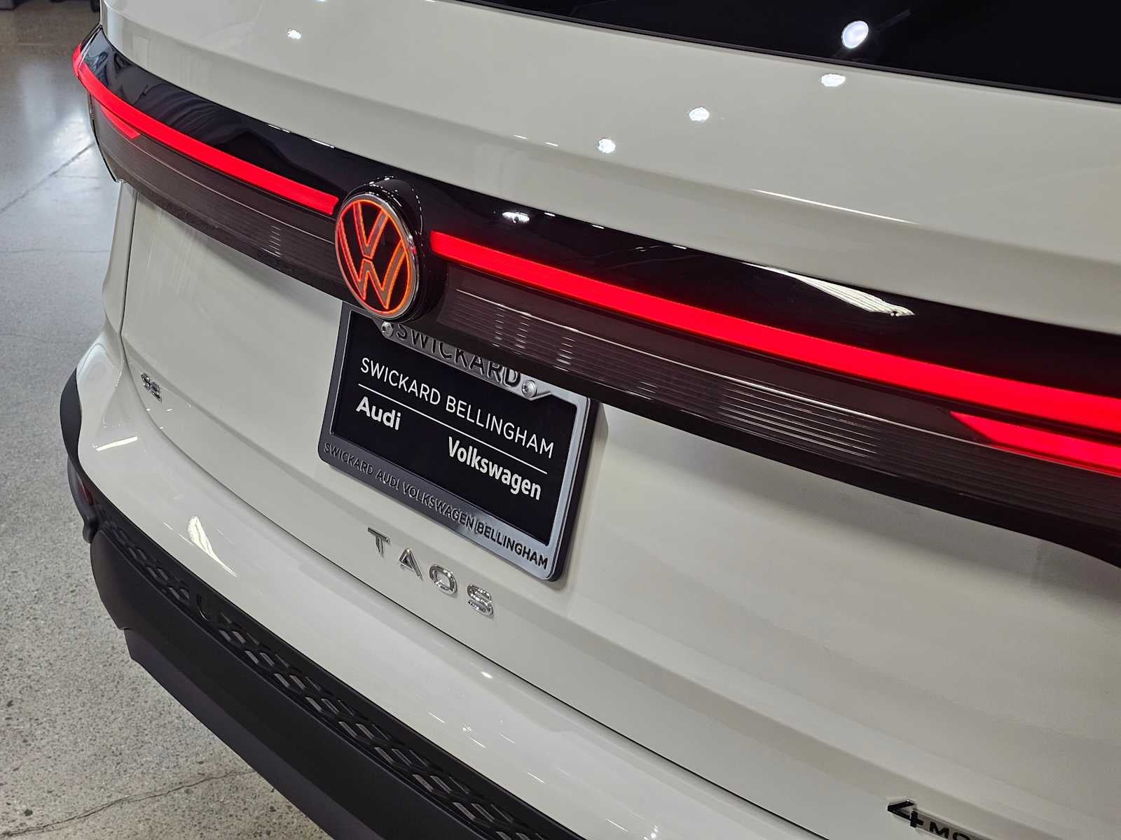 2025 Volkswagen Taos SE Black 4MOTION