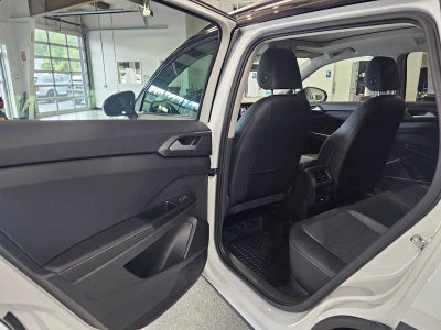 2025 Volkswagen Taos SE Black 4MOTION