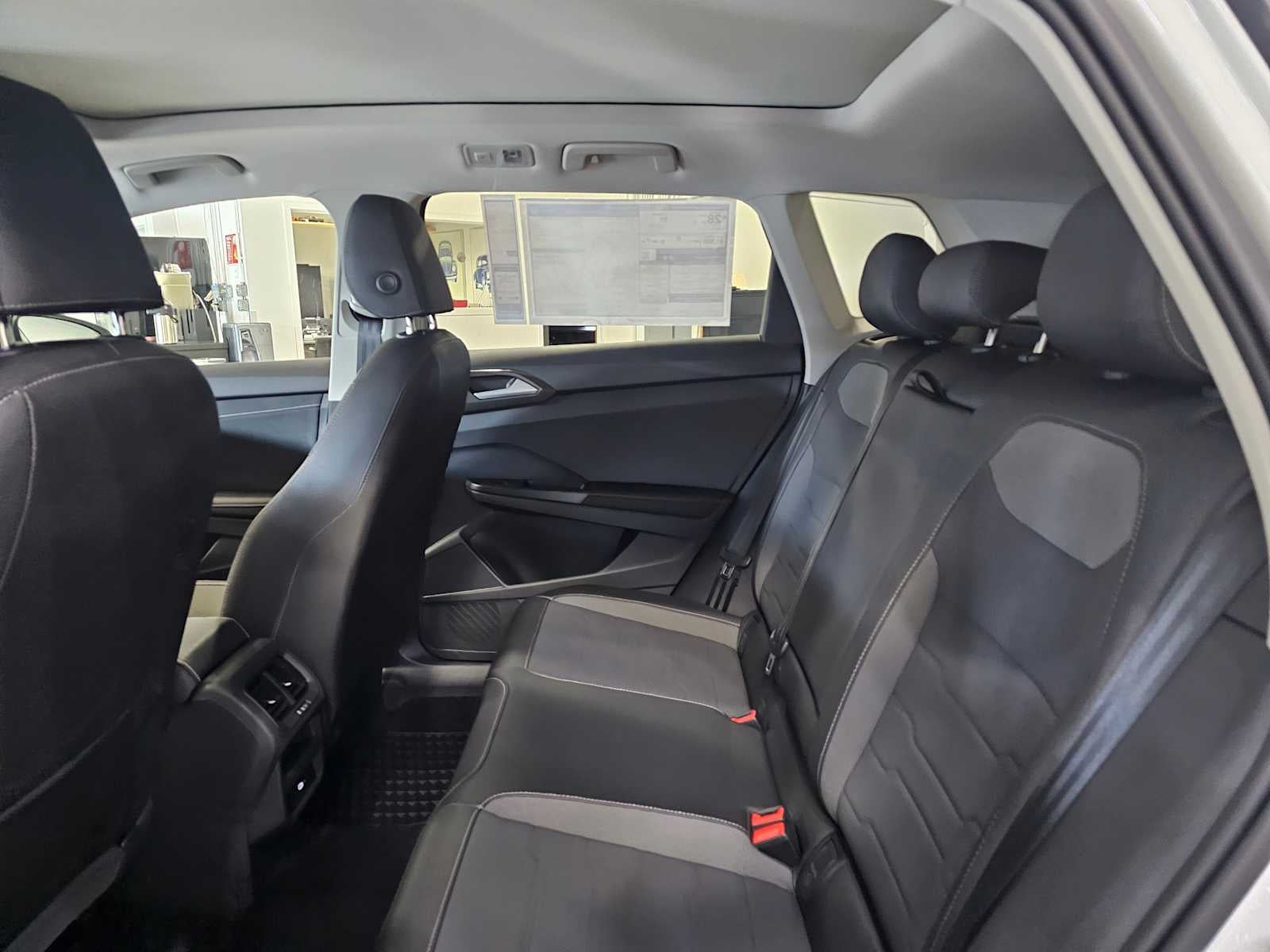 2025 Volkswagen Taos SE Black 4MOTION