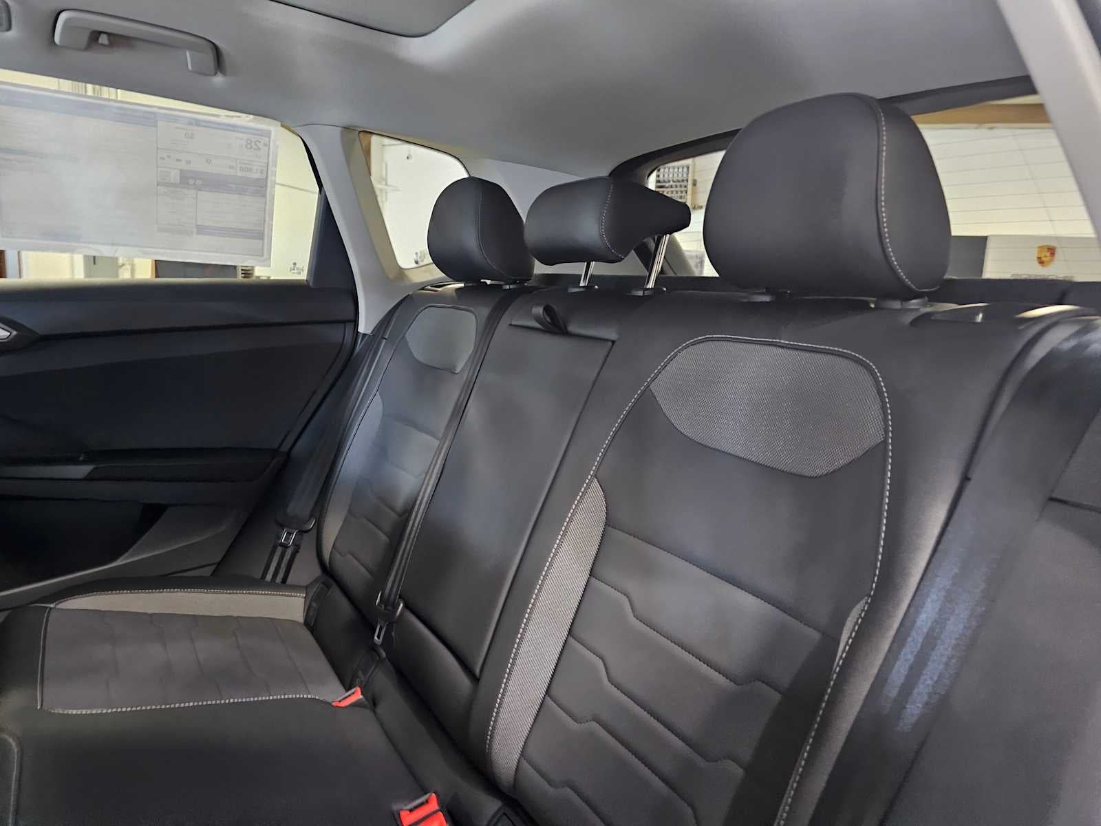 2025 Volkswagen Taos SE Black 4MOTION