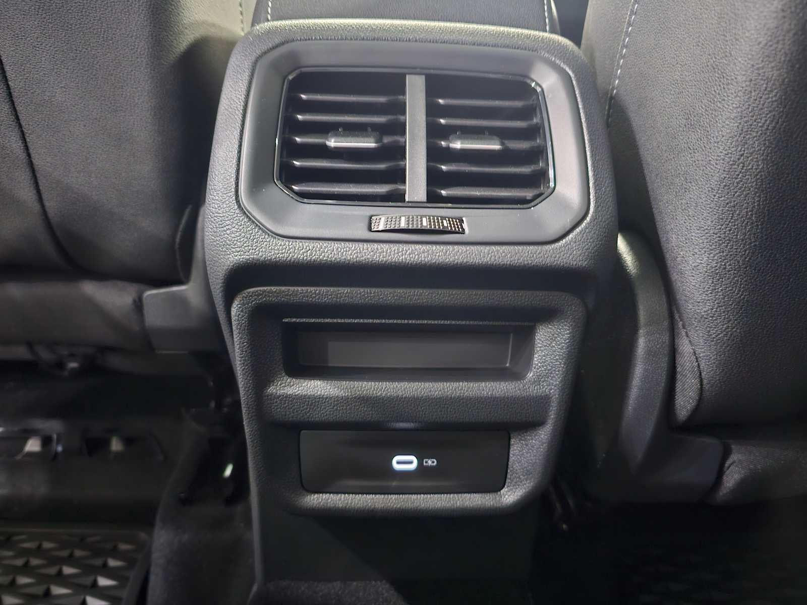 2025 Volkswagen Taos SE Black 4MOTION