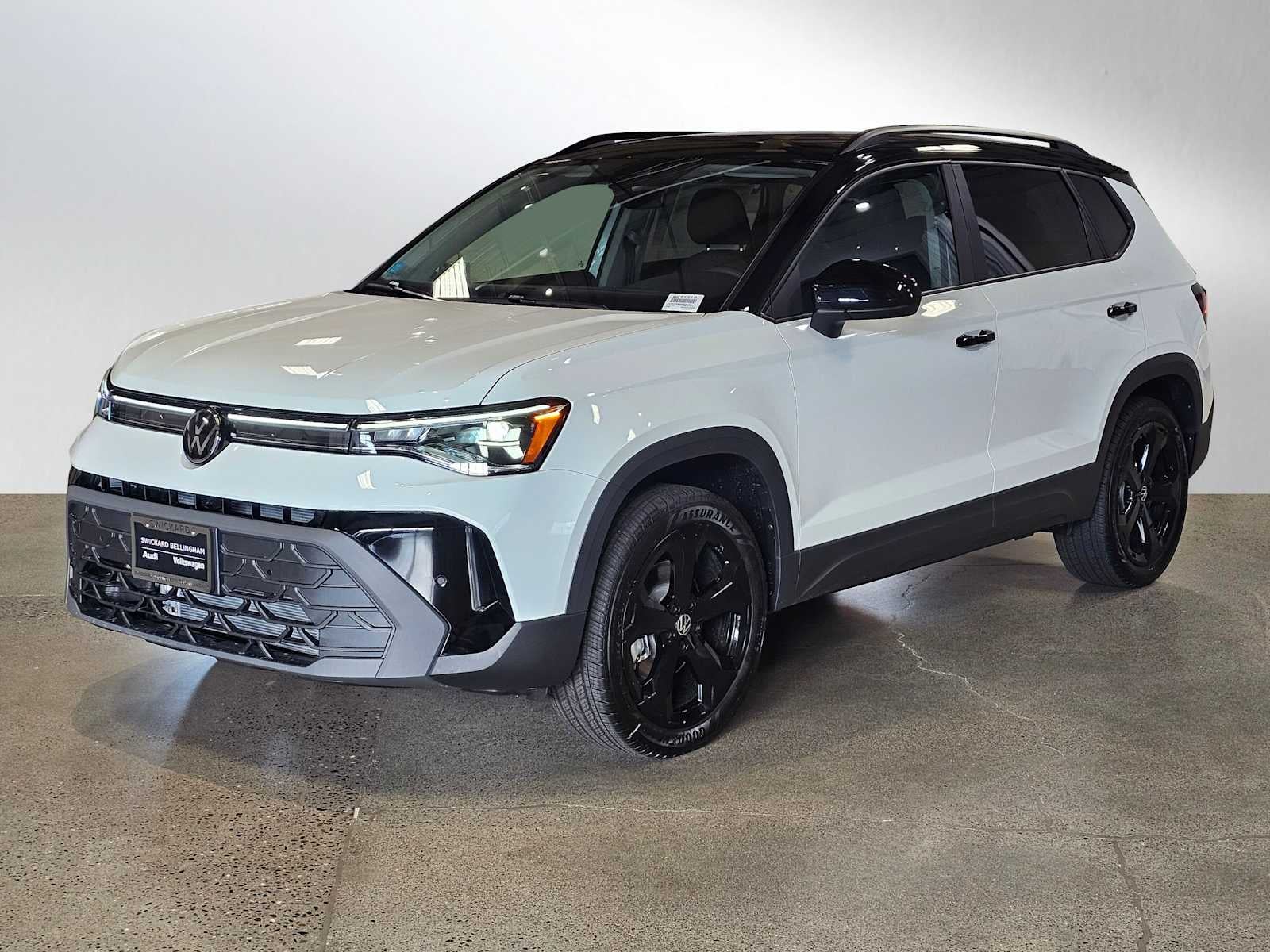 2025 Volkswagen Taos SE Black 4MOTION