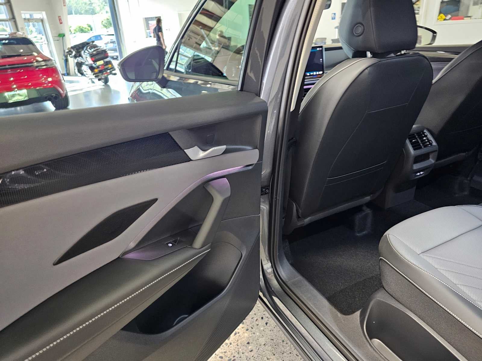 2025 Volkswagen Tiguan 2.0T SE FWD