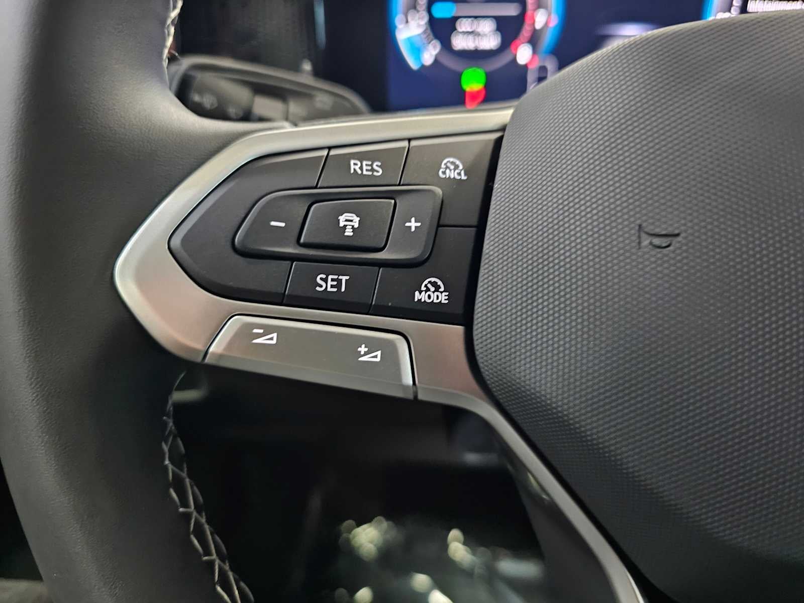 2025 Volkswagen Tiguan 2.0T SE FWD