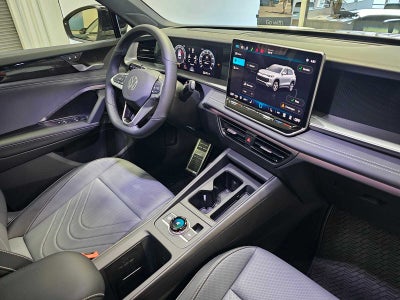 2026 Volkswagen Tiguan 2.0T SE R-Line Black 4MOTION