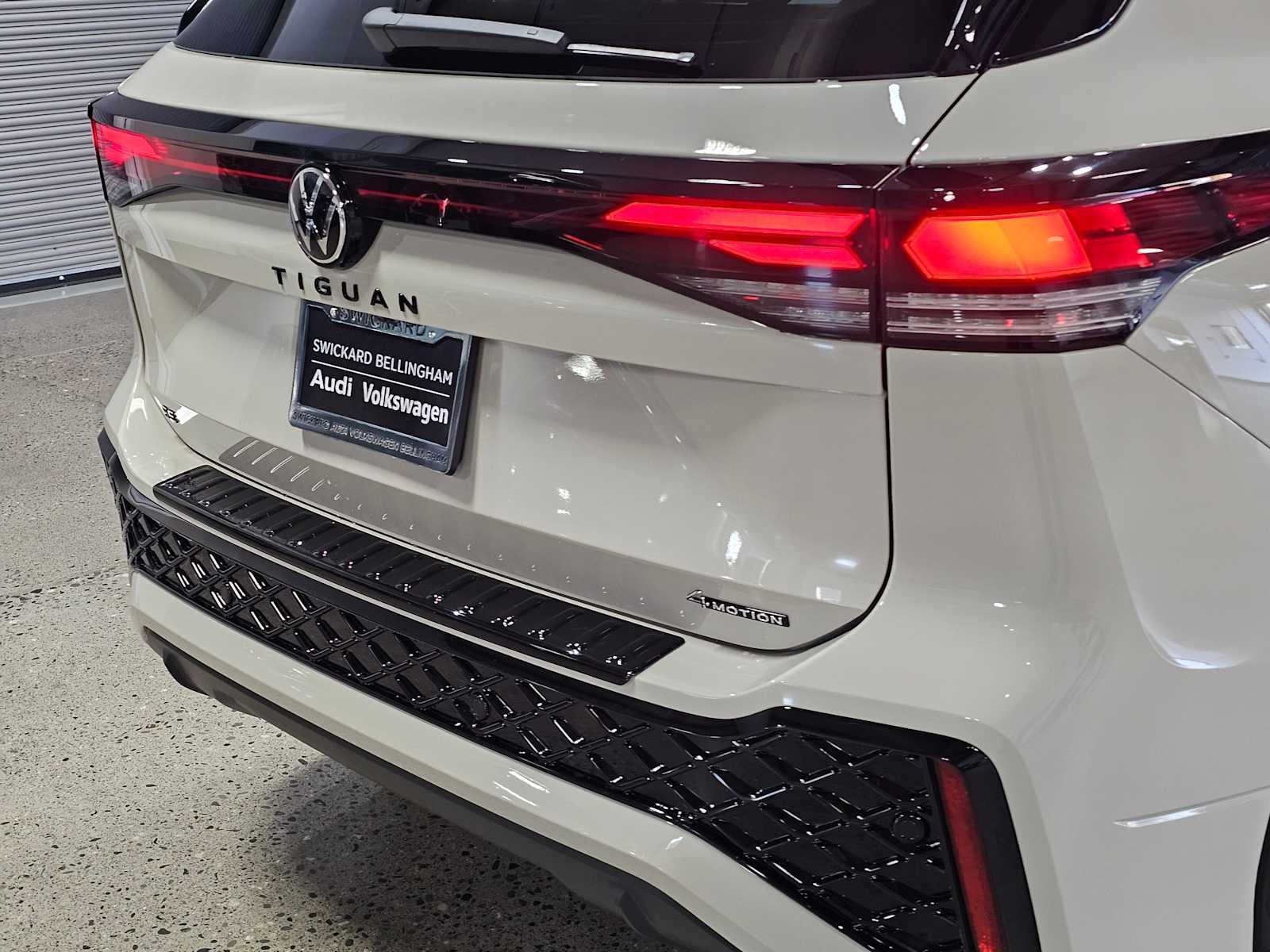 2026 Volkswagen Tiguan 2.0T SE R-Line Black 4MOTION